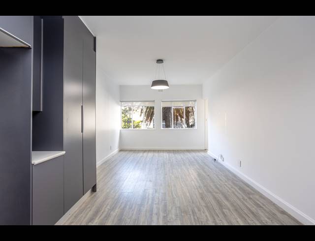 2 BEDROOM APARTMENT TO LET IN SEA POINT